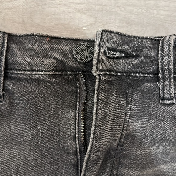 Grey denim short with frayed hem - Picture 2 of 6